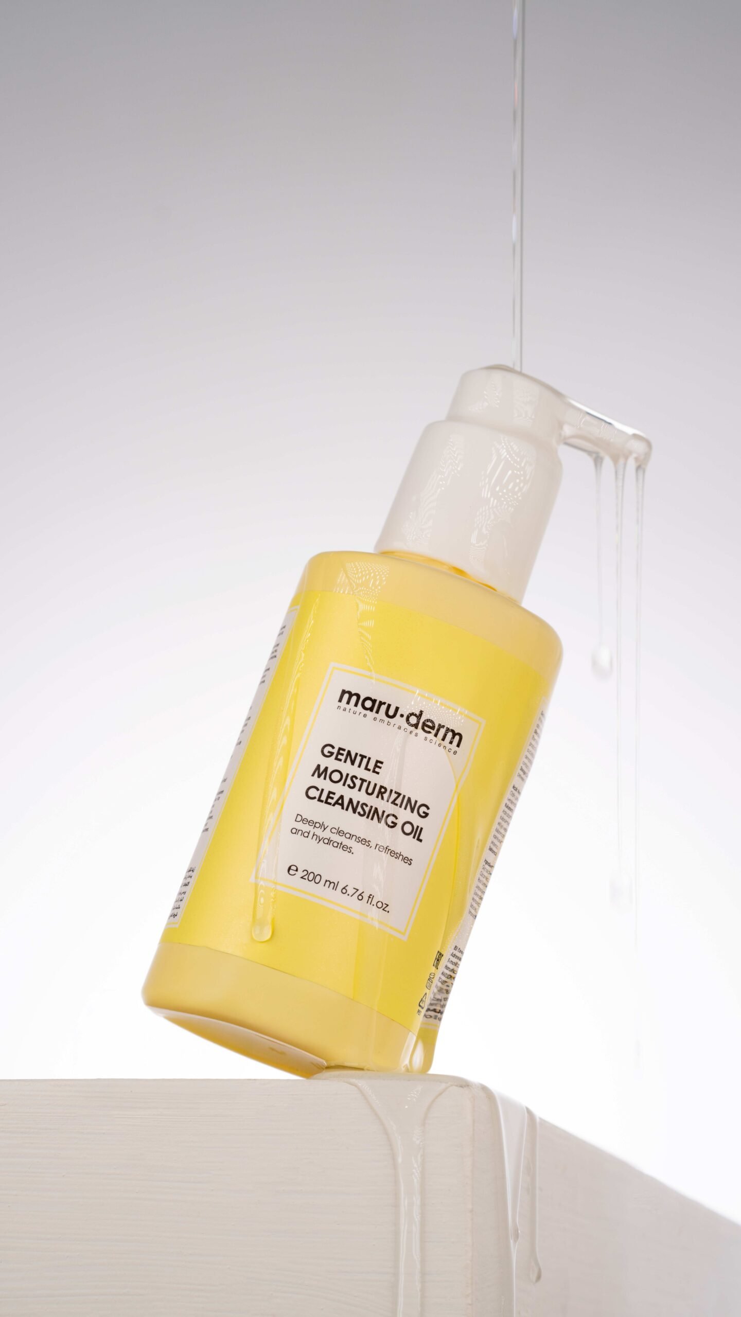 Gentle Moisturizing Cleansing Oil - Image 3