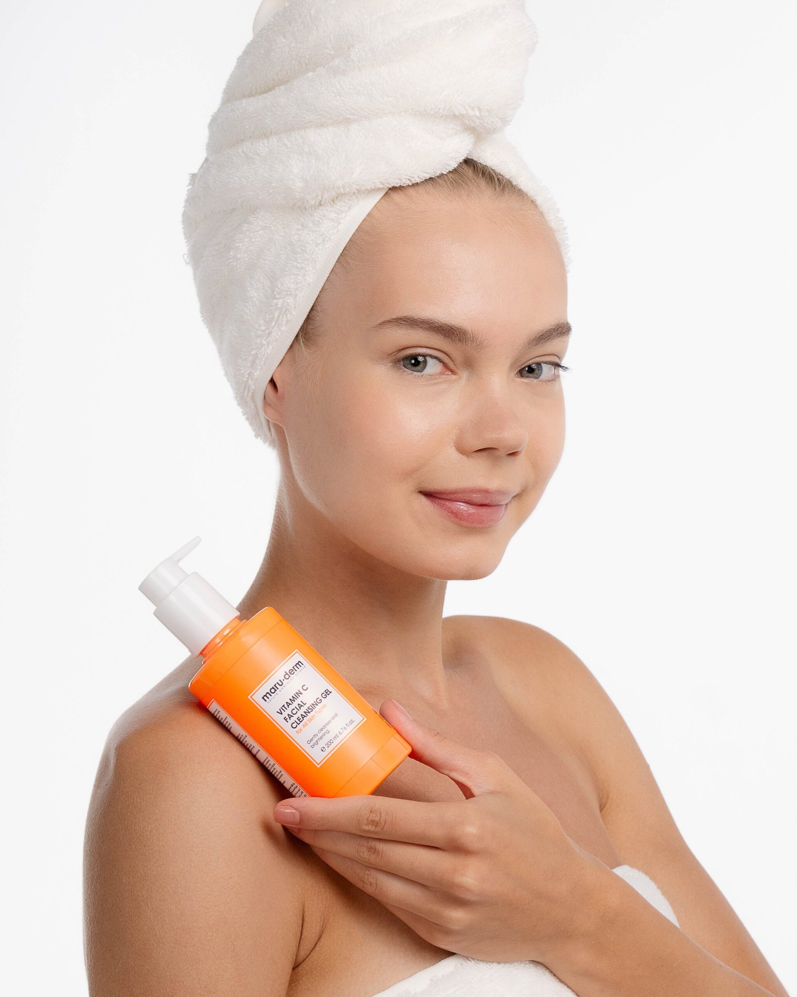Vitamin C Facial Cleansing Gel - Image 3